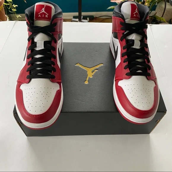 Jordan 1 Mid Chicago (2020) Brand New Mens 10 B&R - Picture 10 of 14